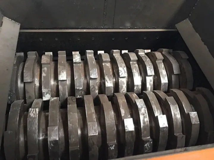 double-shaft metal shredder