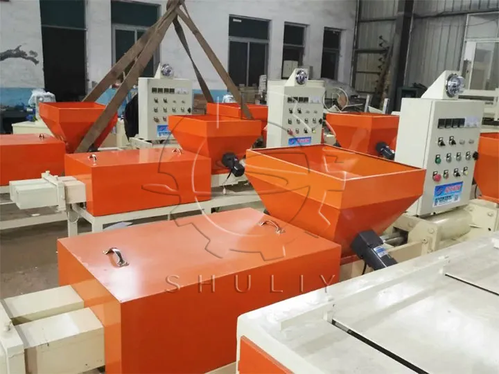 Máquina para hacer bloques de aserrín