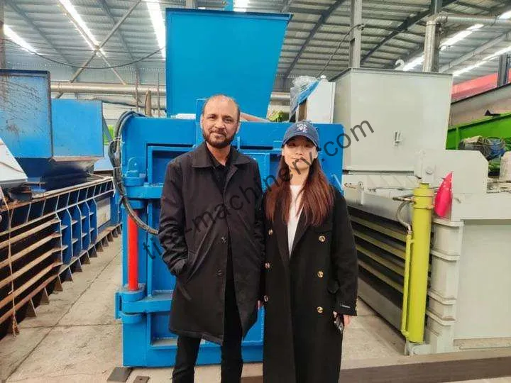 American customer come o see Shuliy Tire baler mavhine